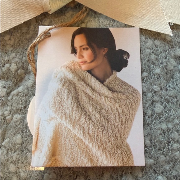 DEMDACO Handmade with Love Giving Shawl With Pockets - Sage. NWT in gift box - Picture 9 of 12